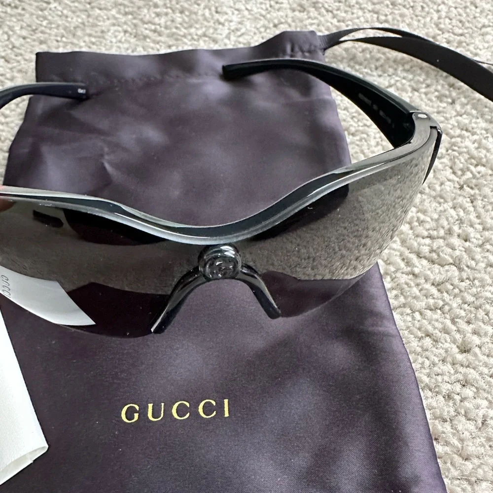 100% Authentic GUCCI GG1651S RIMLESS‎ SHIELD SUNGLASSES IN BLACK